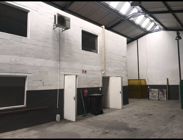 362M² FACTORY TO LET IN STIKLAND INDUSTRIAL